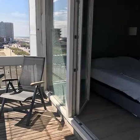 Seaview Apartment With Private Parking